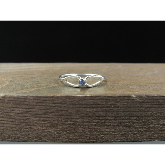 Size 4 Sterling Silver Small Handmade Blue Topaz Band Ring Vintage Statement - Picture 1 of 7
